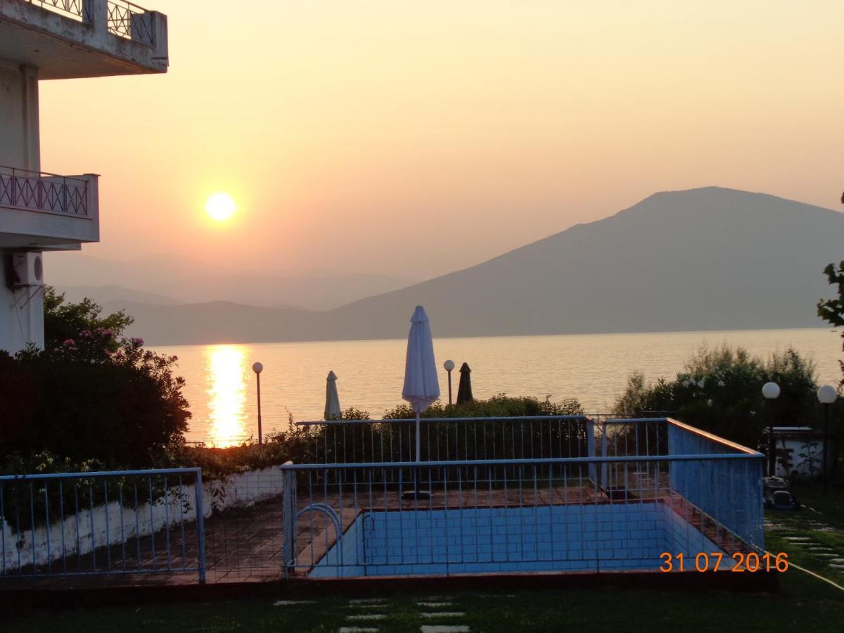 Porto Kairis Hotel Oreoi Luaran gambar