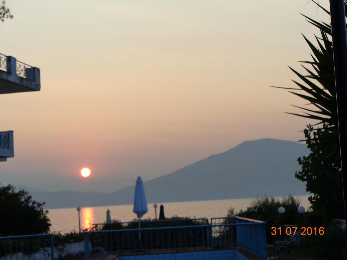 Porto Kairis Hotel Oreoi Luaran gambar
